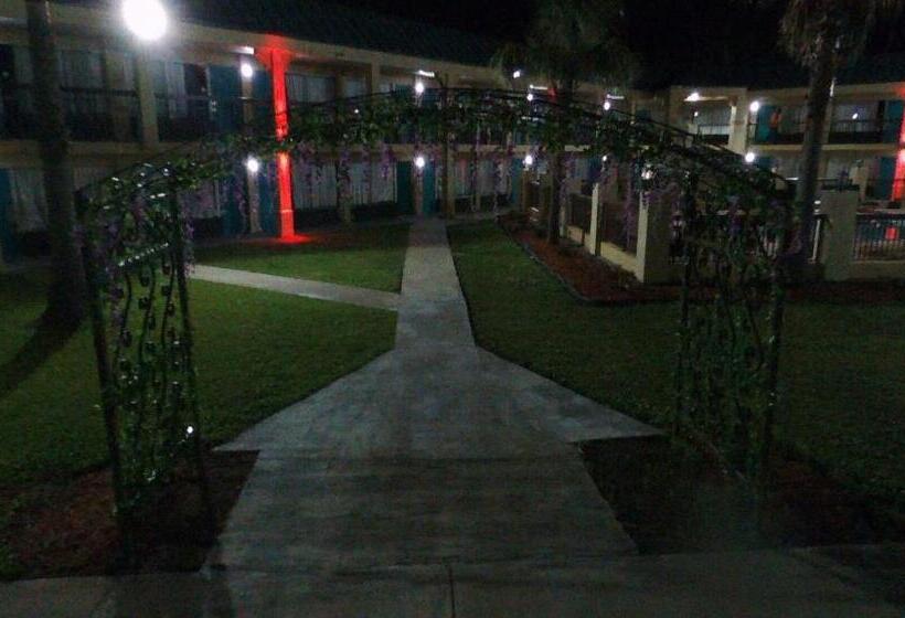 בית מלון כפרי Econo Lodge