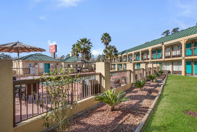 בית מלון כפרי Econo Lodge