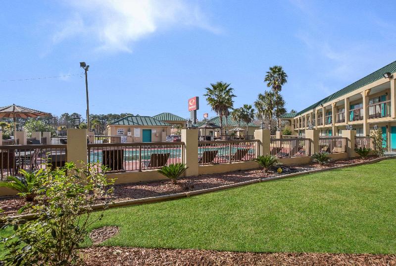 בית מלון כפרי Econo Lodge