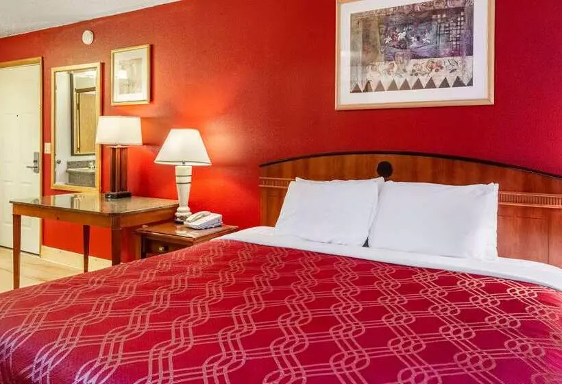 Отель Econo Lodge Inn & Suites Madras