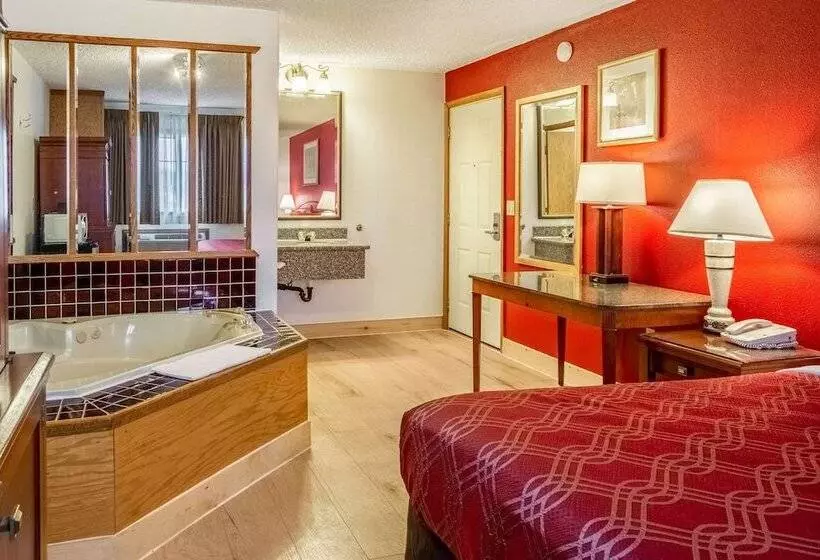 Отель Econo Lodge Inn & Suites Madras