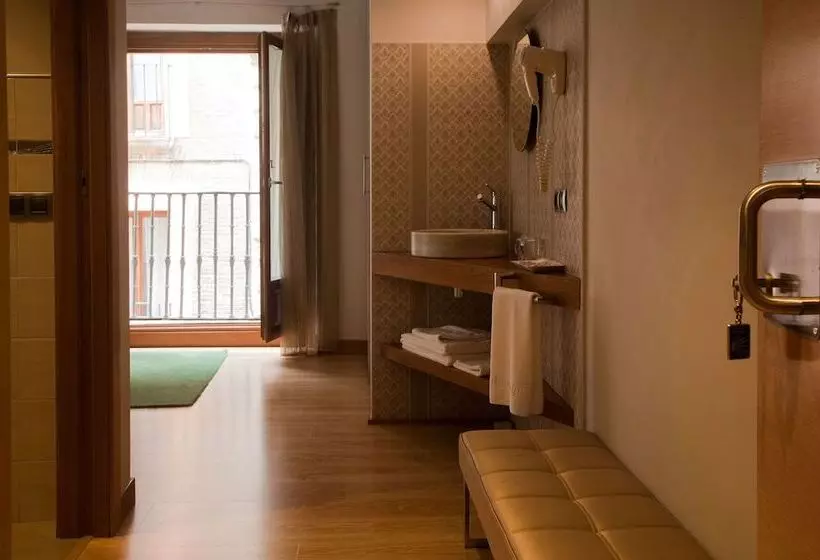 فندق Hospederia Chapitel