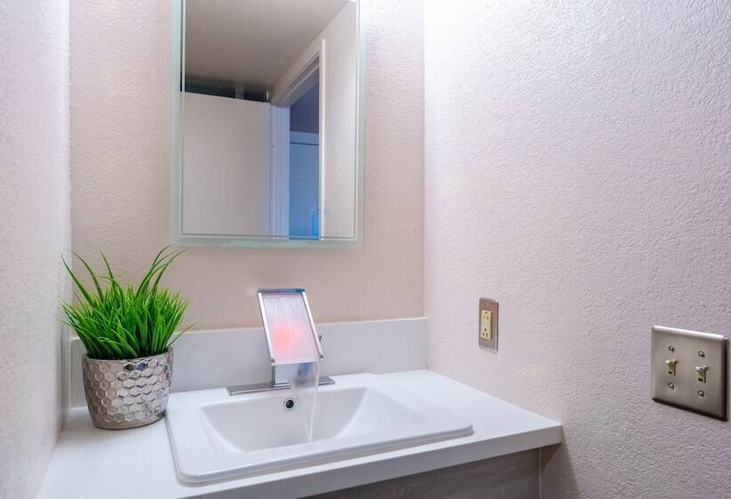 هتل Jefe At Ojos Locos