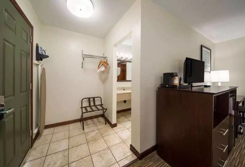 هتل Quality Inn