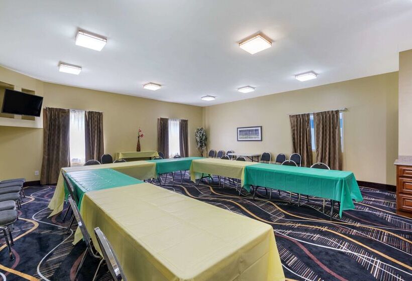 Отель Quality Suites La Grange