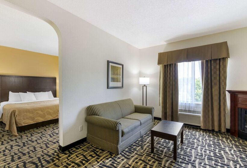 Отель Quality Suites La Grange