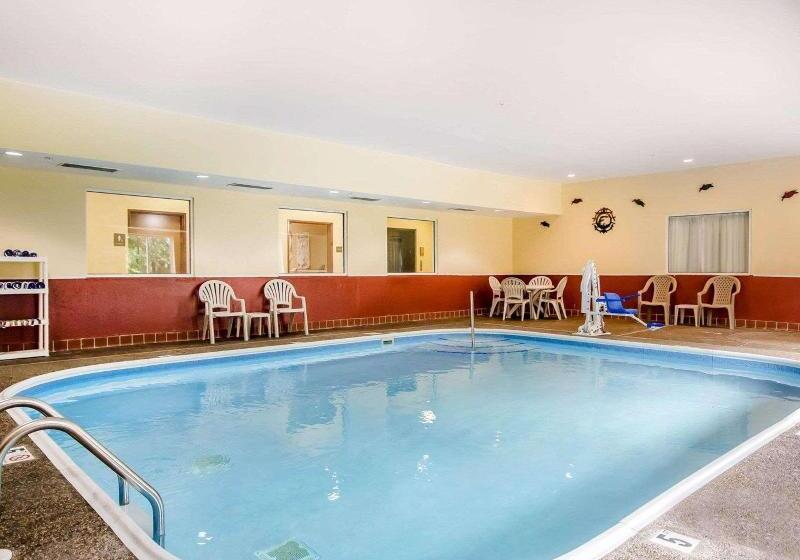 Отель Quality Suites La Grange