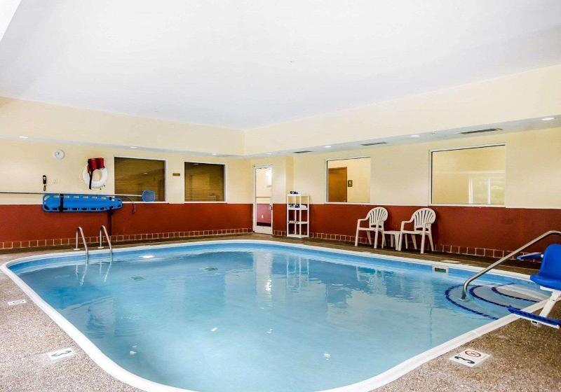 Отель Quality Suites La Grange