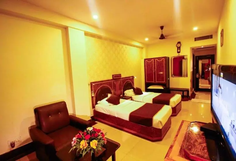 בית מלון כפרי Rishi Regency