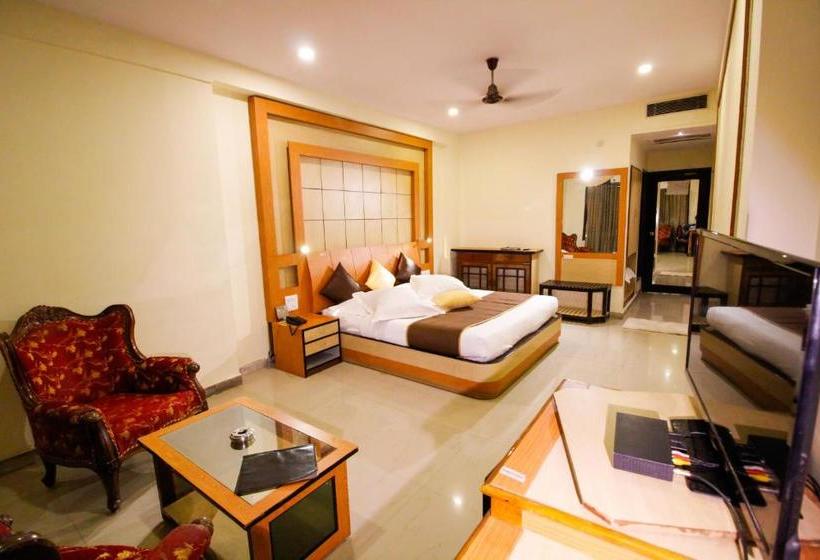 בית מלון כפרי Rishi Regency