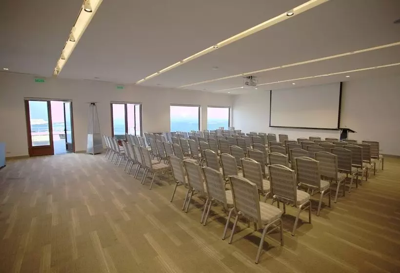 Yachting Hotel Quintero