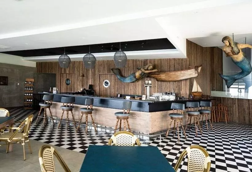 Yachting Hotel Quintero