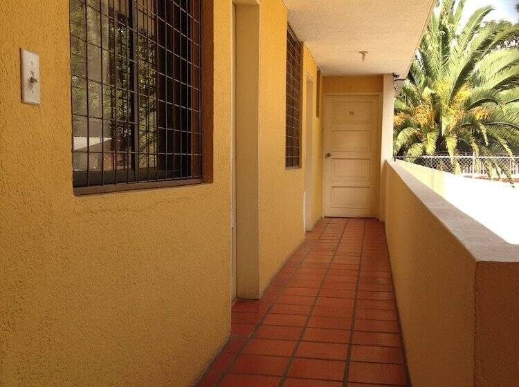 בית מלון כפרי Alston Inn