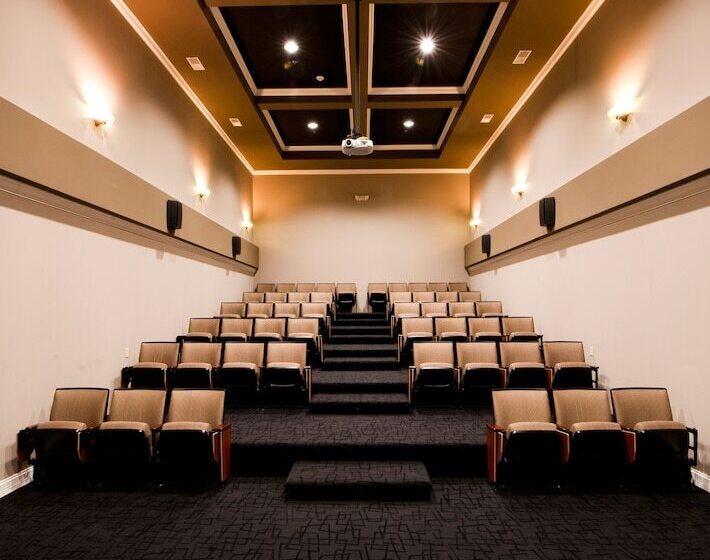 فندق Camden On The Lake Resort