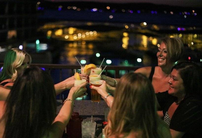 فندق Camden On The Lake Resort