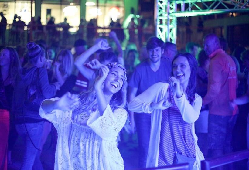 فندق Camden On The Lake Resort