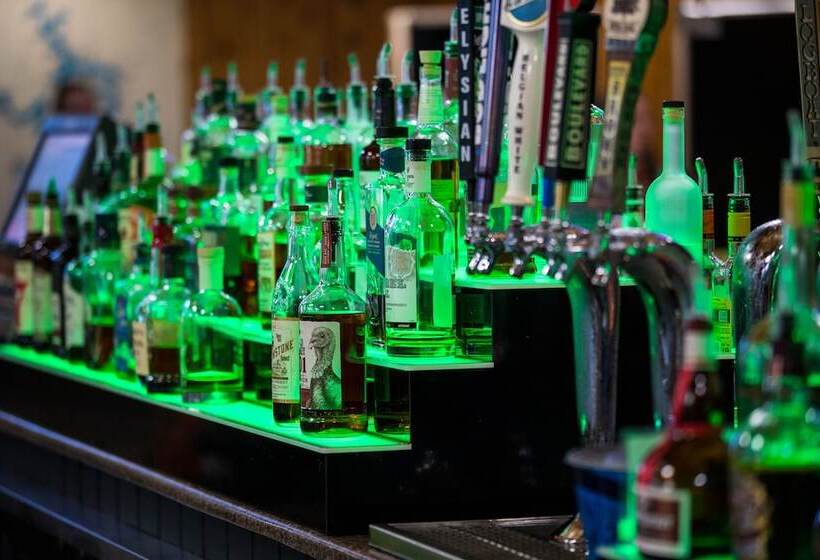 فندق Camden On The Lake Resort