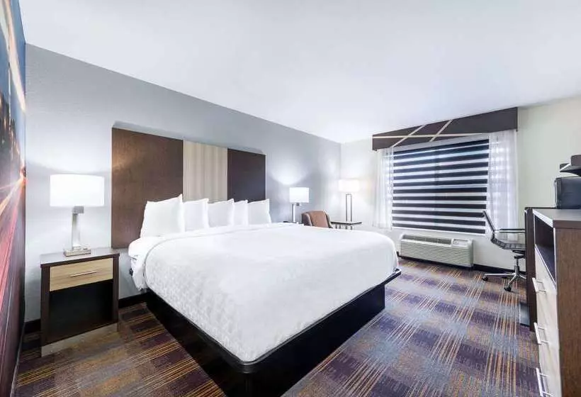 Отель Clarion Pointe Madisonhuntsville