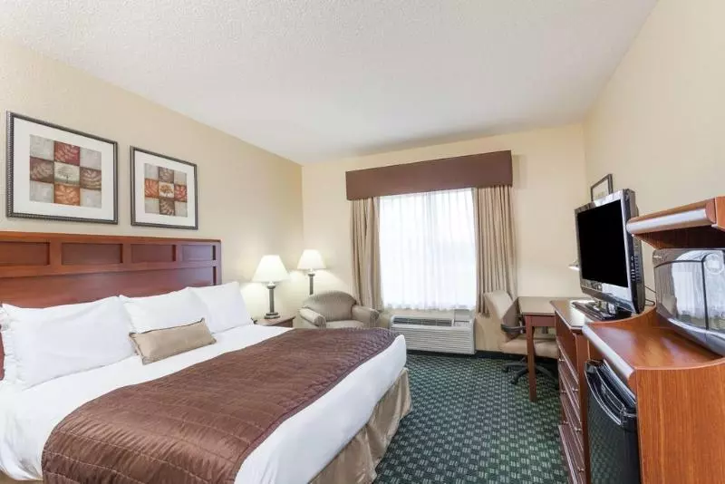 Отель Clarion Pointe Madisonhuntsville