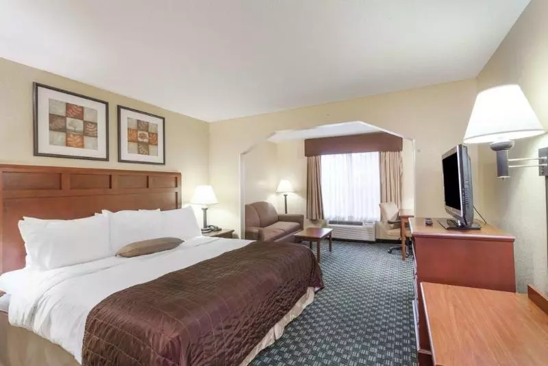 Отель Clarion Pointe Madisonhuntsville