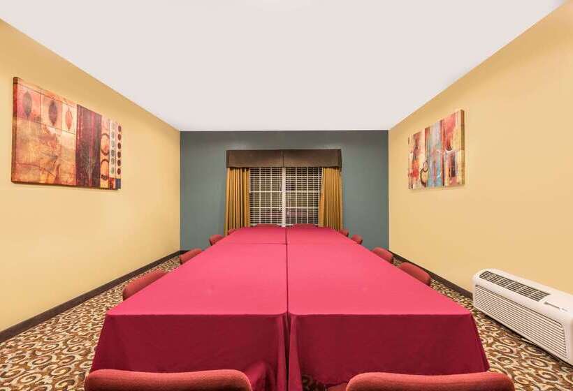 בית מלון כפרי Days Inn By Wyndham Rockdale Texas