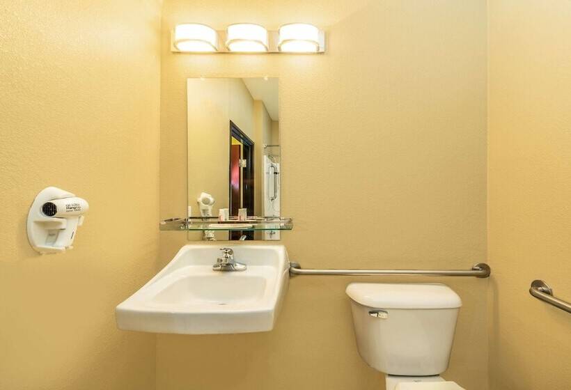 בית מלון כפרי Days Inn By Wyndham Rockdale Texas