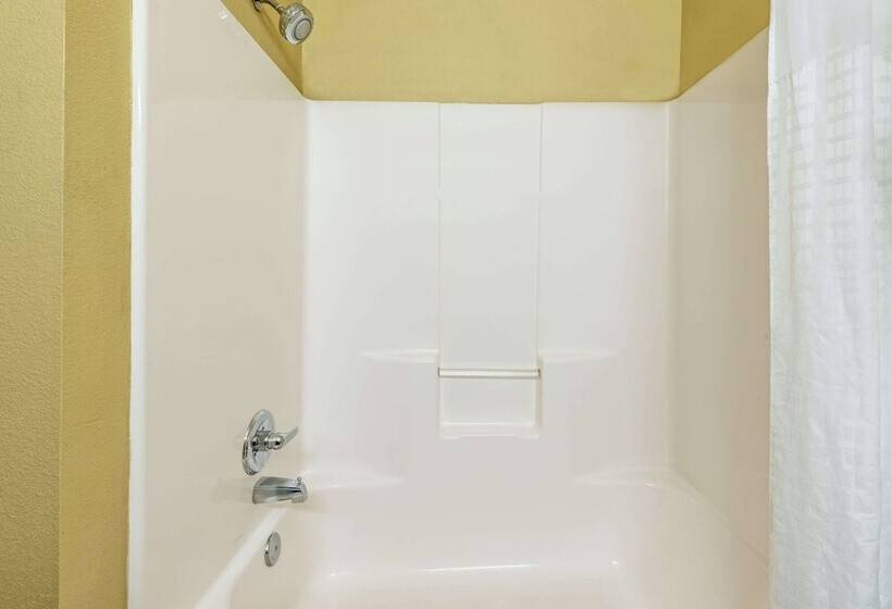 בית מלון כפרי Days Inn By Wyndham Rockdale Texas