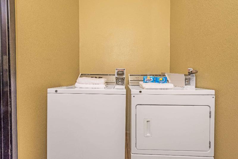 בית מלון כפרי Days Inn By Wyndham Rockdale Texas