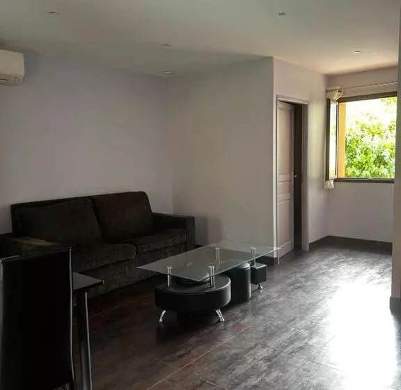 Отель Domaine De La Tannerie Chambres D Hôtes Et Appartements