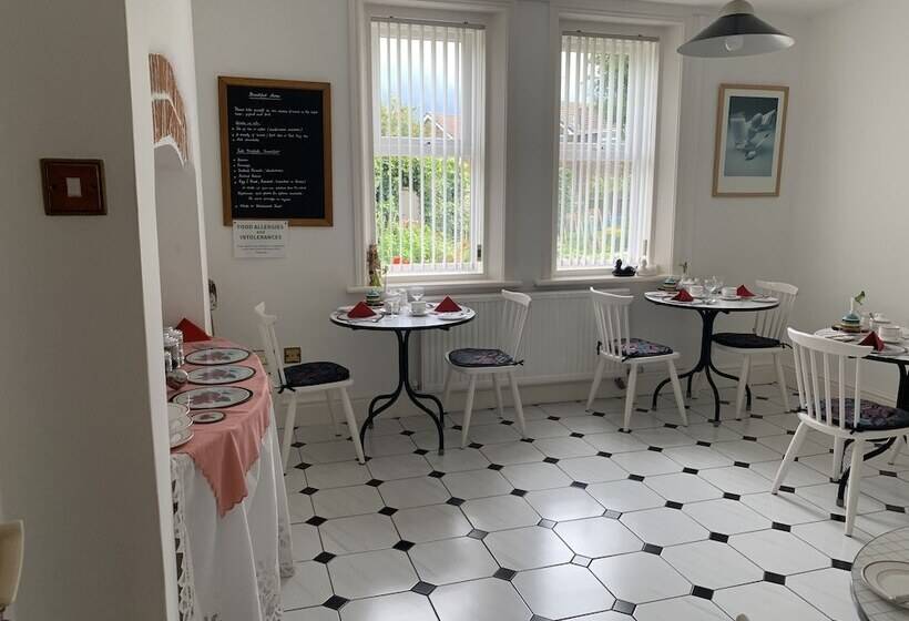 בית מלון כפרי Green Gables Guest House