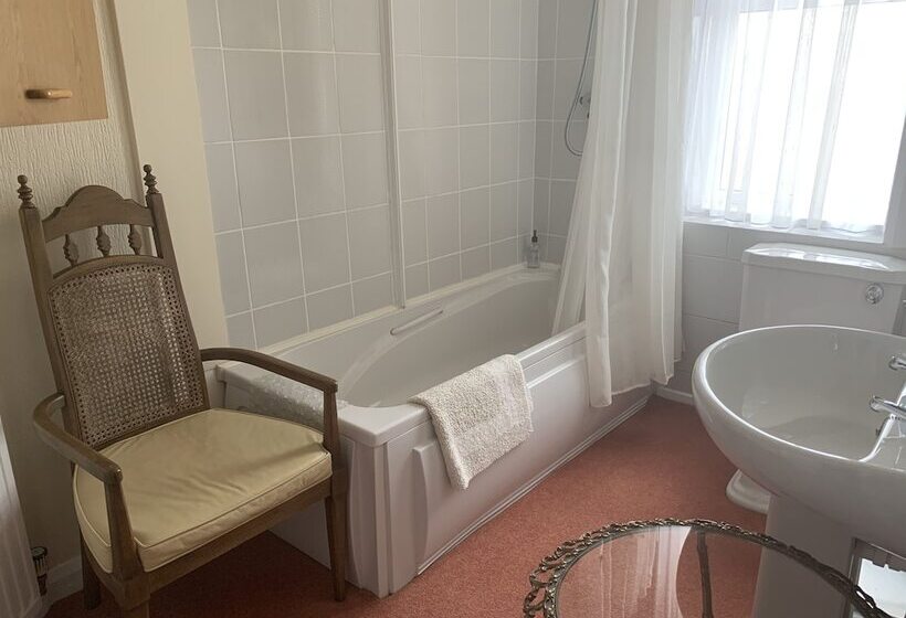 בית מלון כפרי Green Gables Guest House