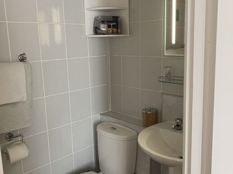 בית מלון כפרי Green Gables Guest House