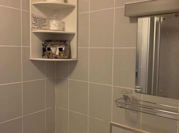 בית מלון כפרי Green Gables Guest House