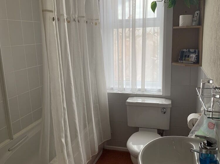 בית מלון כפרי Green Gables Guest House