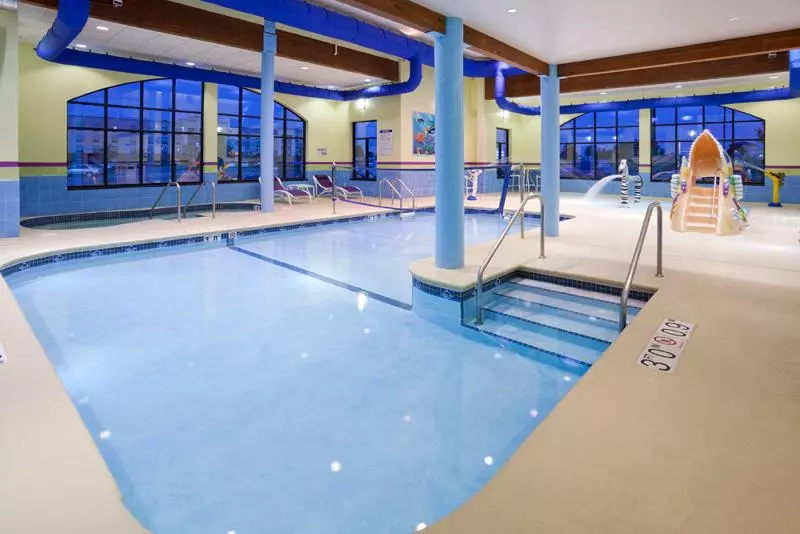 Holiday Inn Express Hotel & Suites Rogers, An Ihg