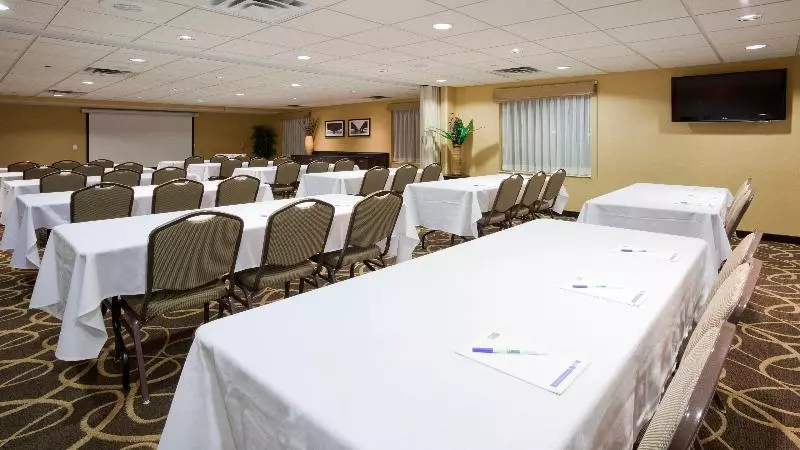 Holiday Inn Express Hotel & Suites Rogers, An Ihg