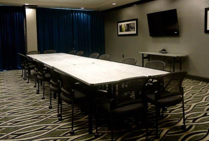 فندق Holiday Inn Express & Suites Charleston Arpt Conv Ctr Area, An Ihg