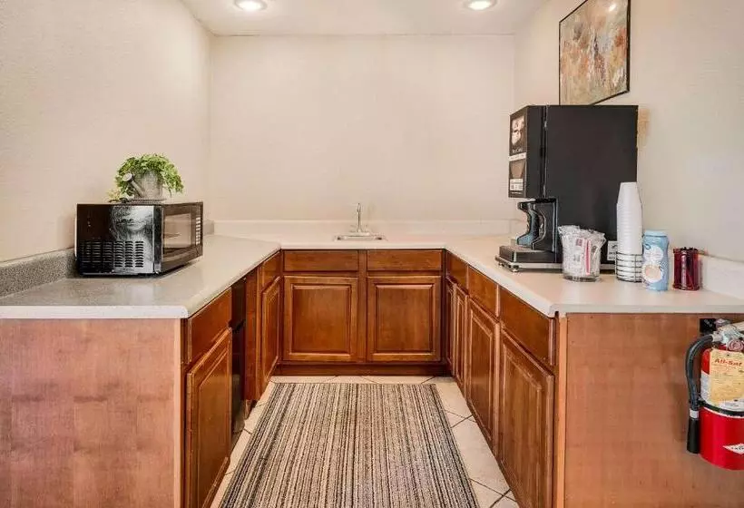 ホテル Rodeway Inn