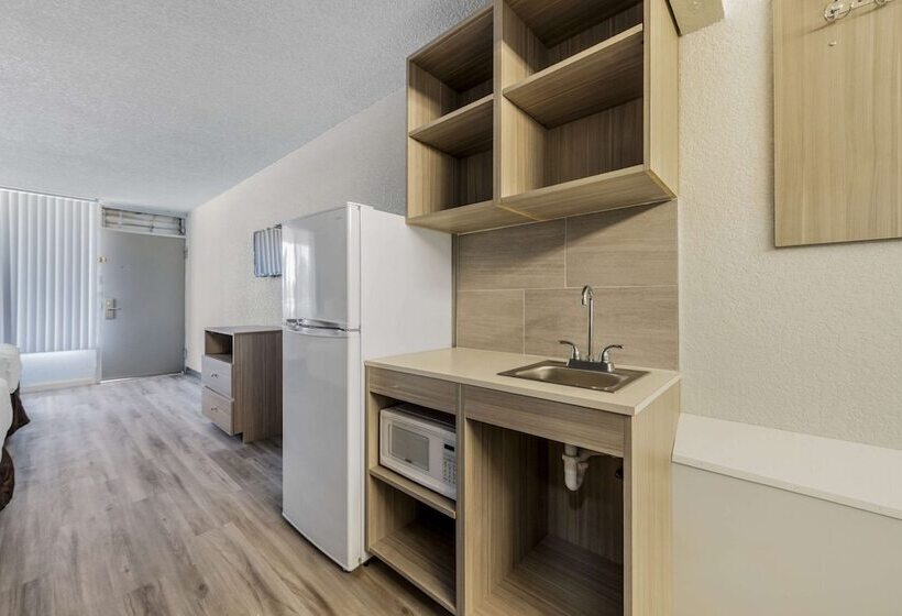 酒店 Suburban Studios Pueblo North