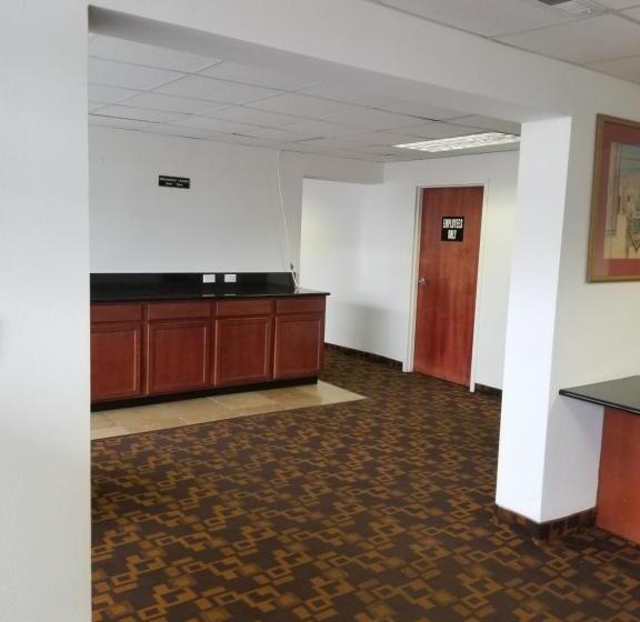 酒店 Suburban Studios Pueblo North