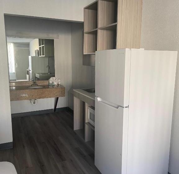 酒店 Suburban Studios Pueblo North