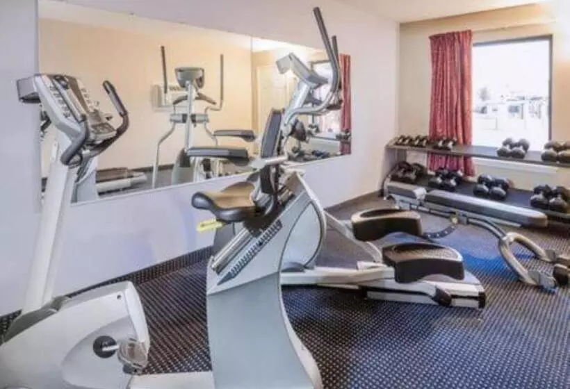 호텔 Super 8 By Wyndham Mt. Pleasant Tx