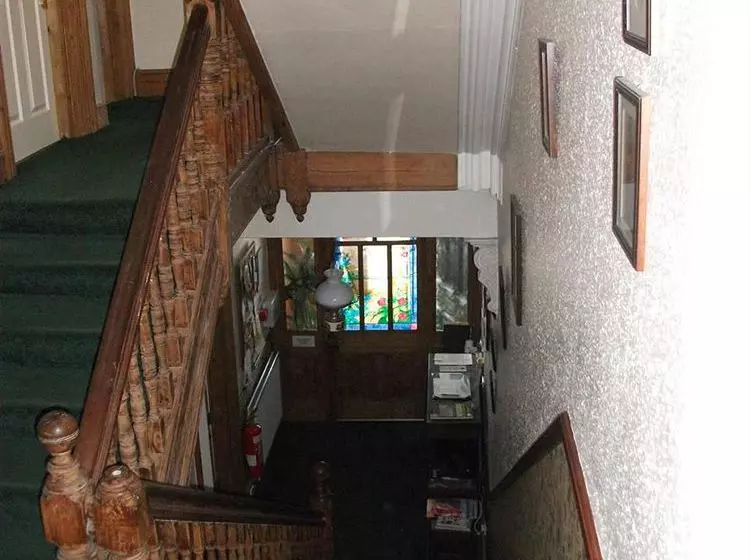 Отель Townhouse Bed & Breakfast