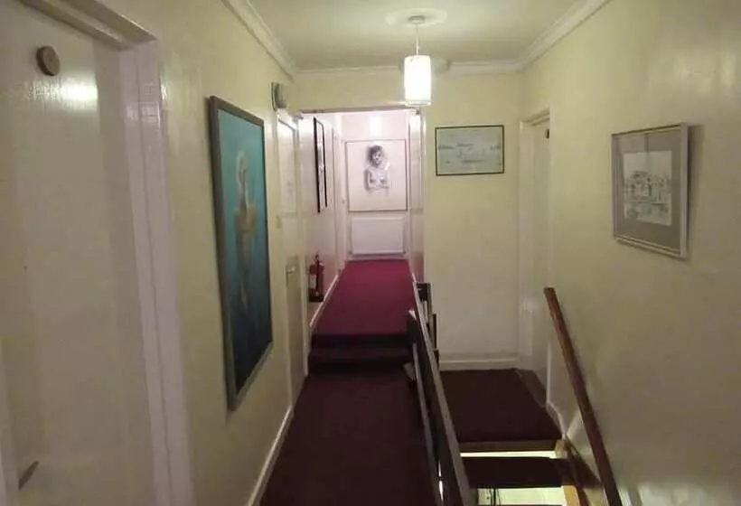 Hotel Avoncourt Lodge