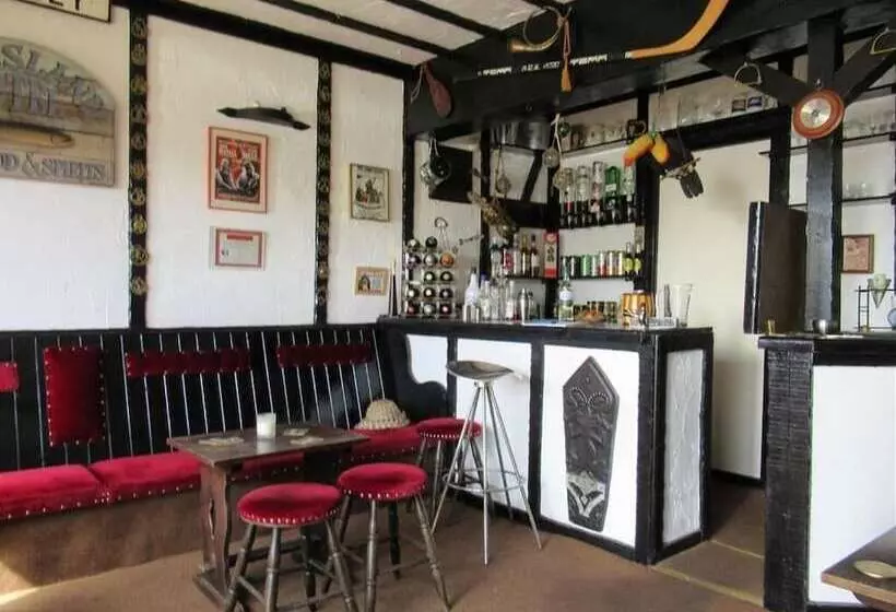 Hotel Avoncourt Lodge