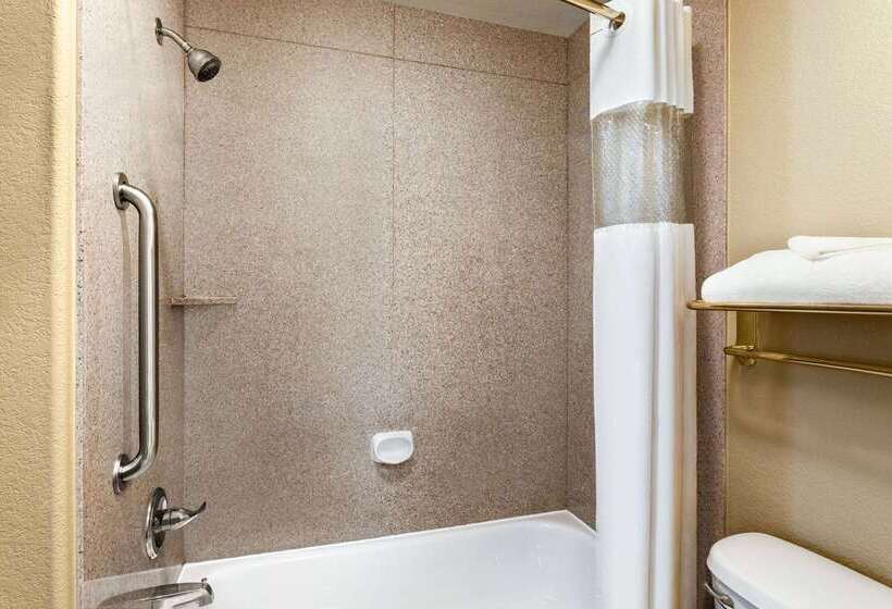 Отель Baymont By Wyndham Wichita Falls