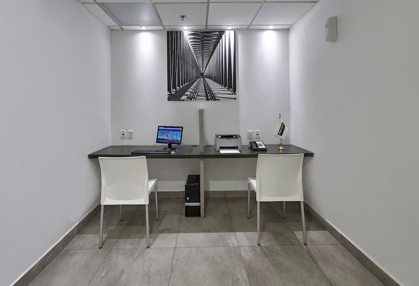 فندق City Express Junior By Marriott Guadalajara Periferico Sur