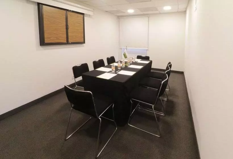 酒店 City Express Junior By Marriott Guadalajara Periferico Sur