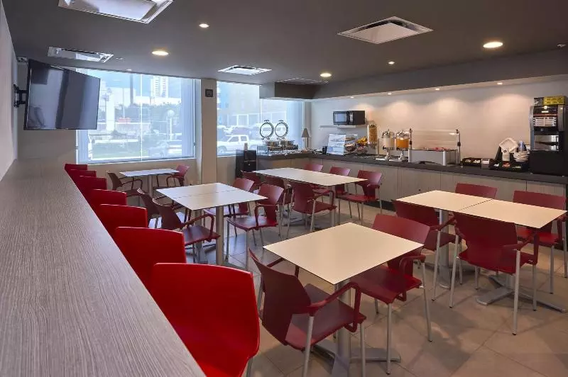 酒店 City Express Junior By Marriott Guadalajara Periferico Sur