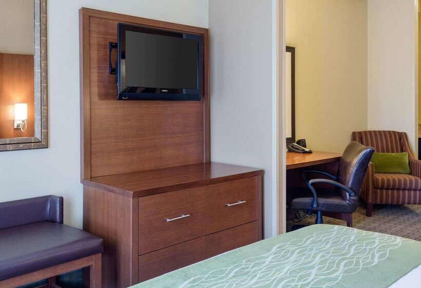 Отель Russell Inn & Suites